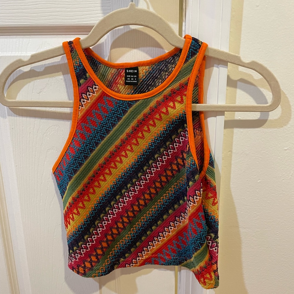 Cute crop top!